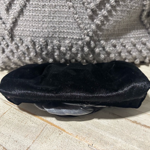 ❤️Laila Rowe Black & Gray Velvet Evening Bag - Picture 4 of 6